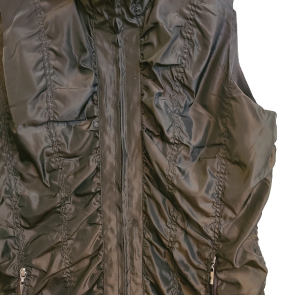 NEW Robert Kitchen Canada Womans Vest - Picture 3 of 6